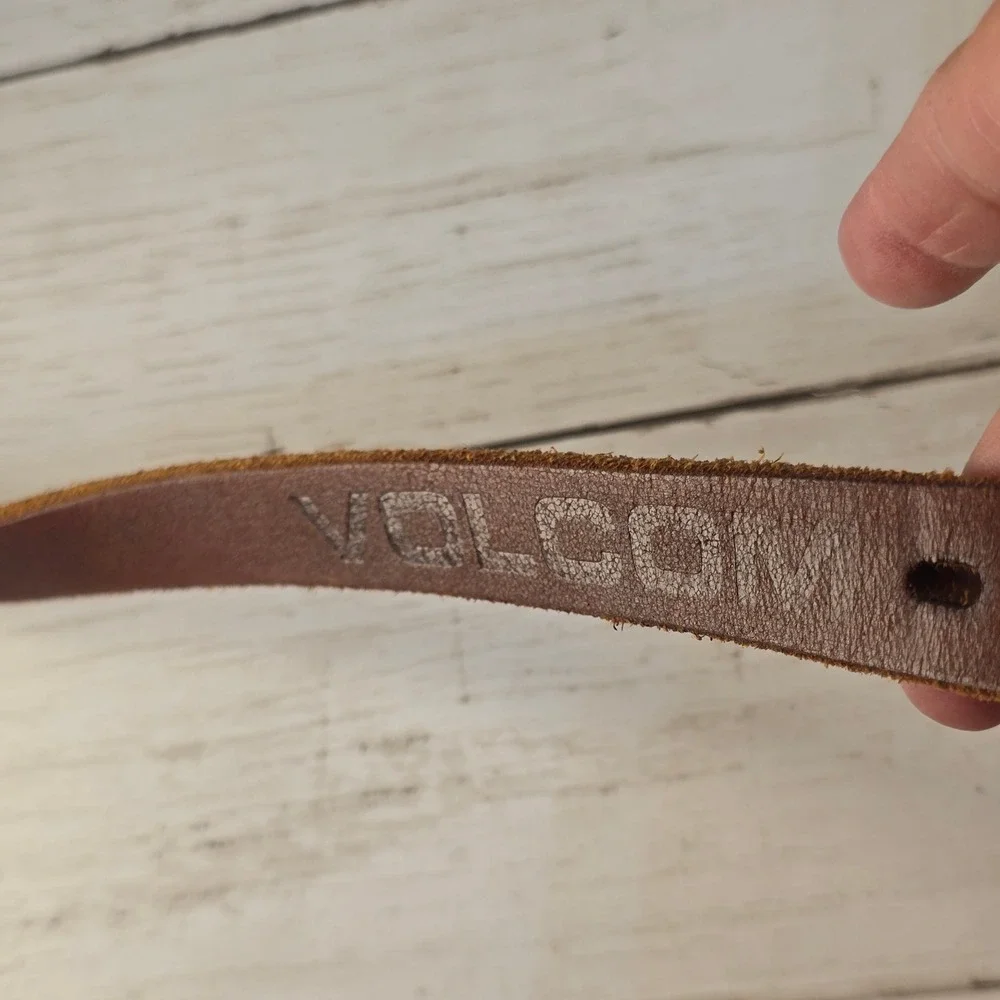 Volcom Mens Brown Genuine Leather Belt Embossed Logo Silver Buckle Size 32 34